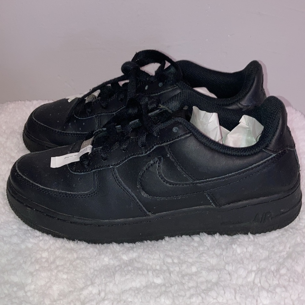 All black Air Force one’s - Picture 3 of 7